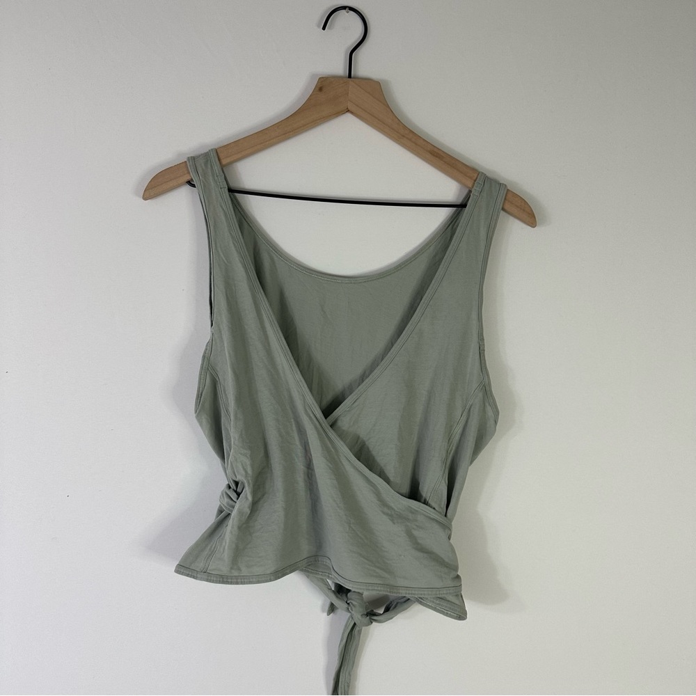 Lululemon Women's Cropped Wrap Tank Top Size Small/Medium